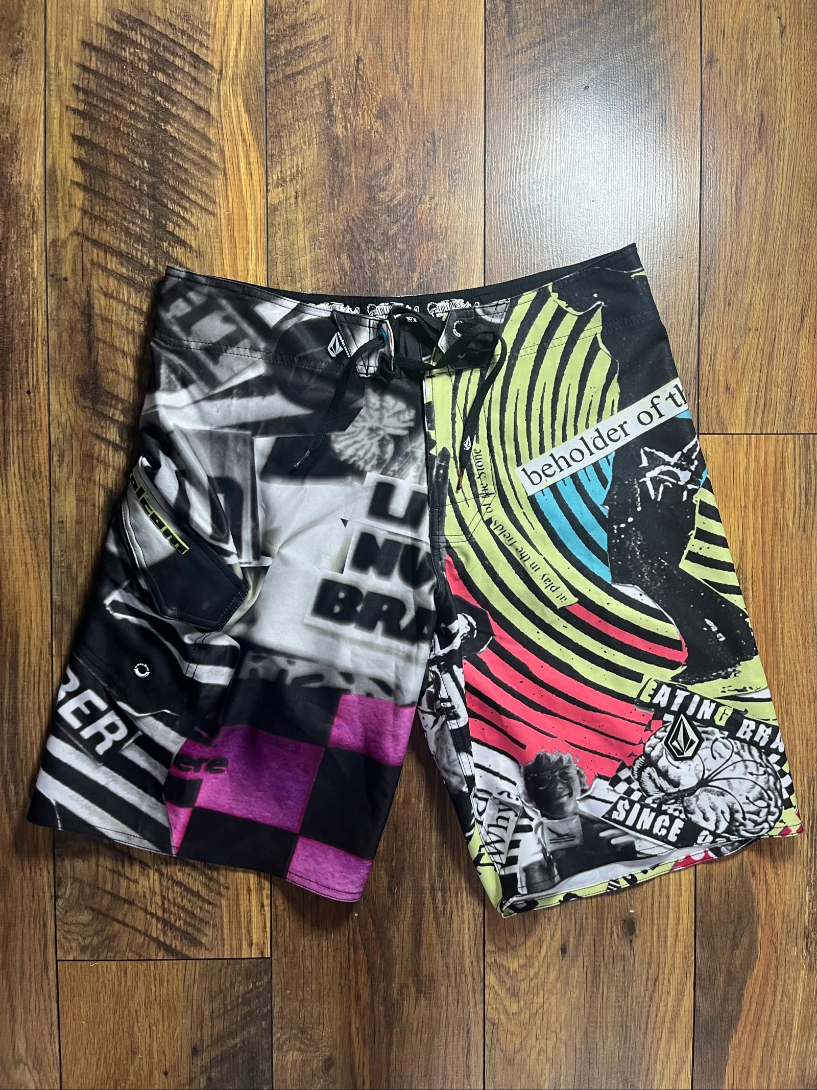 Boardshort imprimé punk Style skate/surf - Volcom - Taille S (voir mesure) - très bon état